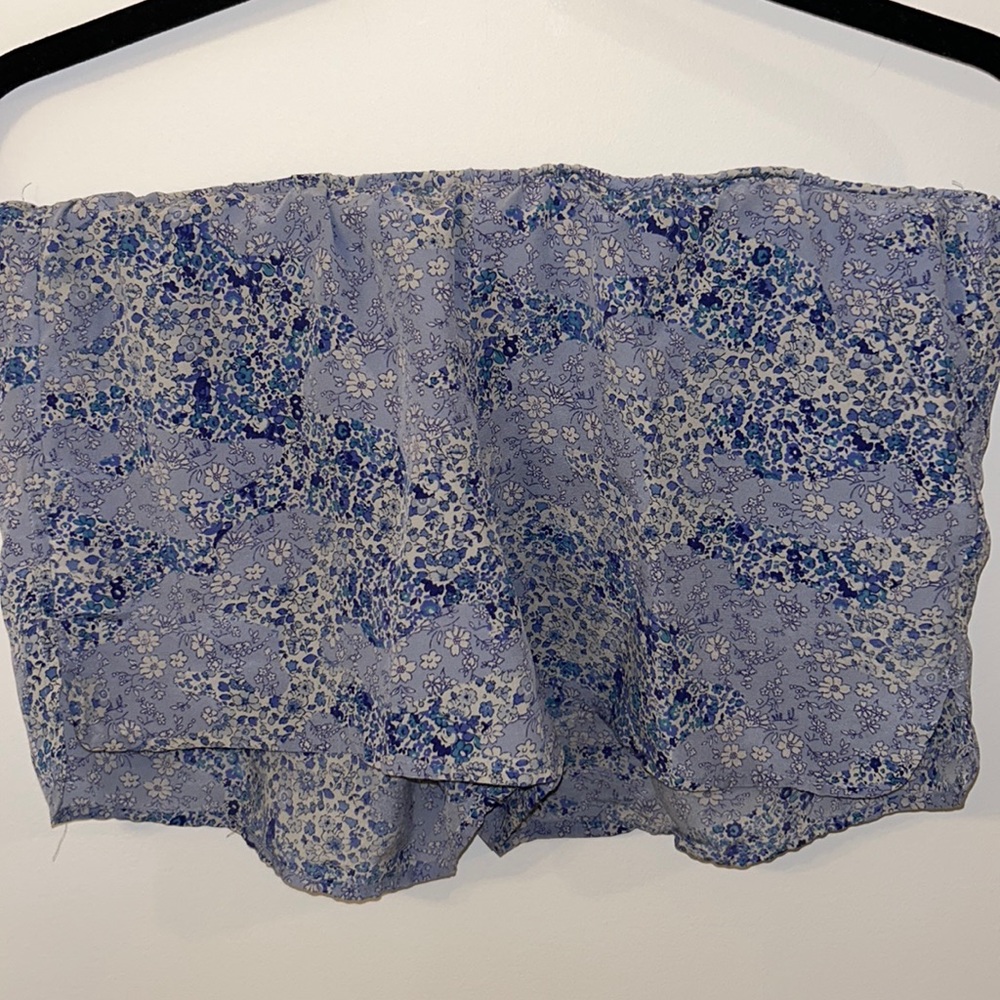 Flowy light floral shorts